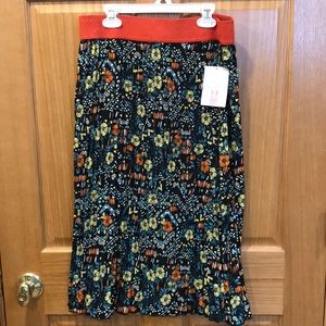 🦊BNWTMedium LuLaRoe-Jill skirt black background🦊